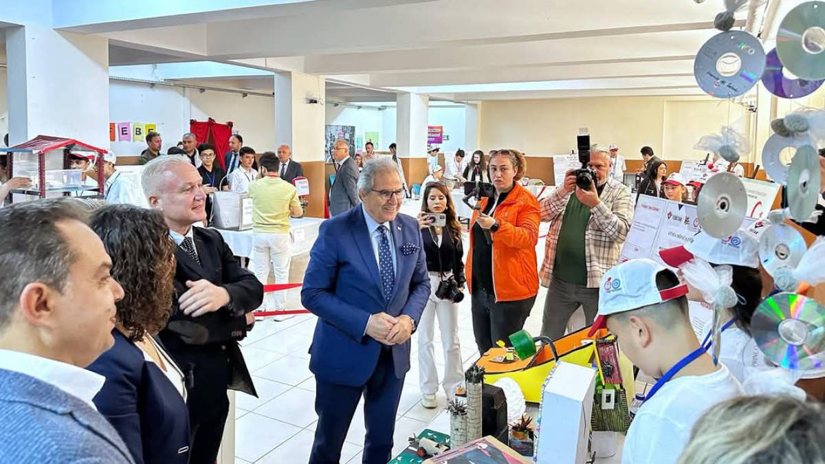 Bandırma Belediye Başkanı Dursun Mirza, TÜBİTAK 4006 Bilim Fuarı’na katıldı