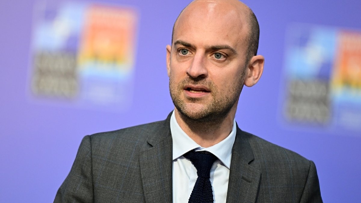 Fransız bakan Barrot’tan Putin’e: Ukrayna ile barış müzakerelerine yanaşmazsa daha kapsamlı yaptırım uygularız