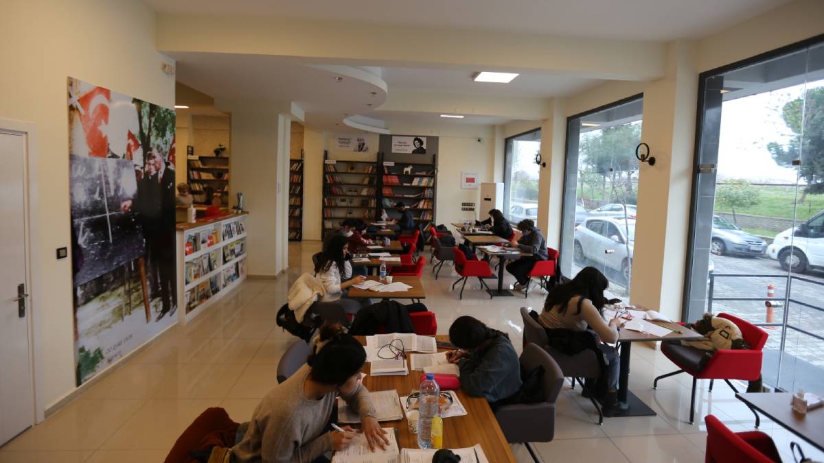 Efeler’de gençlik odaklı projeler, Atatürk’ün izinde yükseliyor