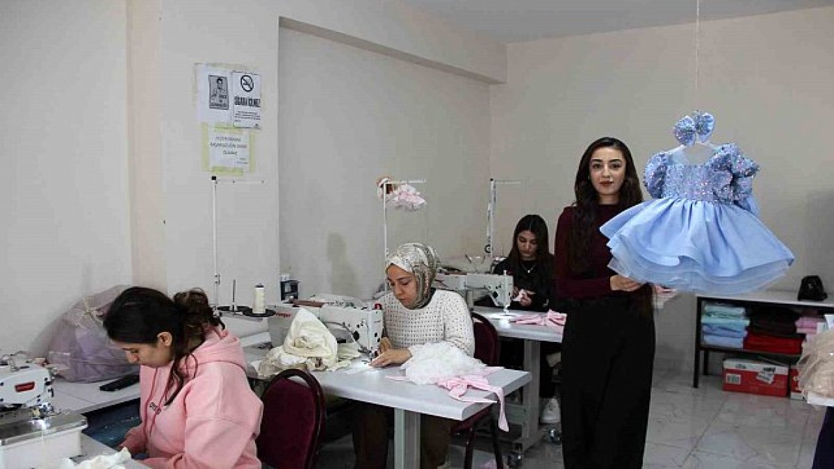 İzlediği dizi ona ilham oldu! Daha 20 yaşında kendi tekstil atölyesini kurdu: Yurtdışına bile satıyor