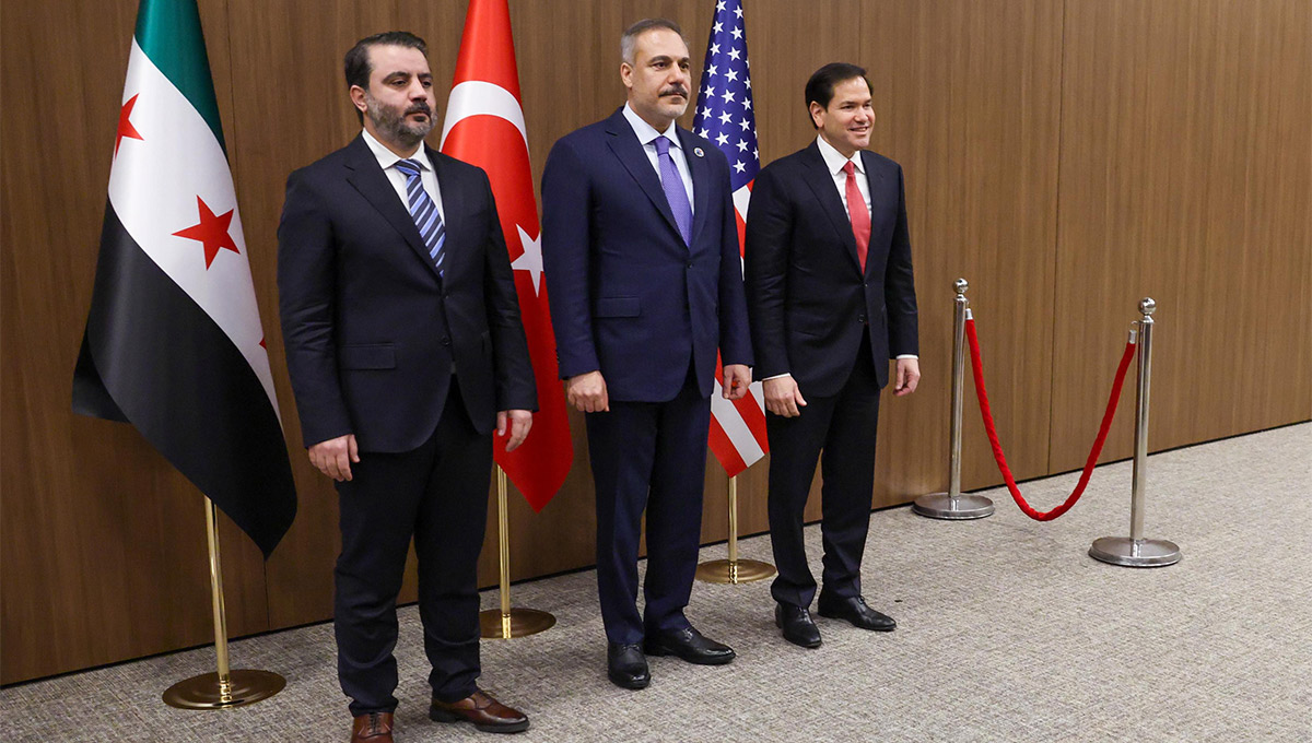 Türkiye, ABD ve Suriye arasında kritik üçlü zirve: 'Suriye halkı kendi topraklarında yaşamalı'