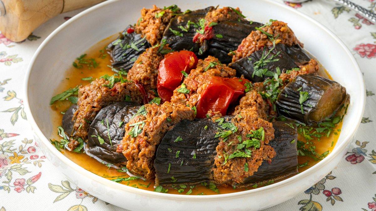 Akşam yemeğinizde Şanlıurfa rüzgarı estirin! İşte lokum gibi pişen kazan kebabı tarifi