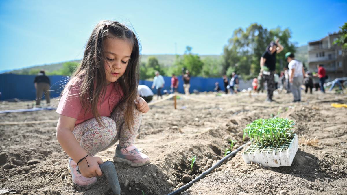 Bornova’da toplumsal dönüşümün tohumu kadınlar için ekiliyor