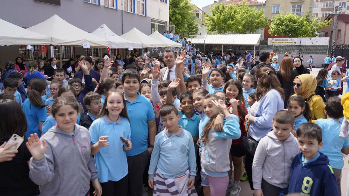 Başkan Sarıkurt Vehbi Günaştı ilkokulu bahar kermesine katıldı