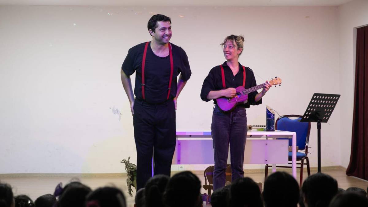 Kendini Arayan Zürafa yollarda