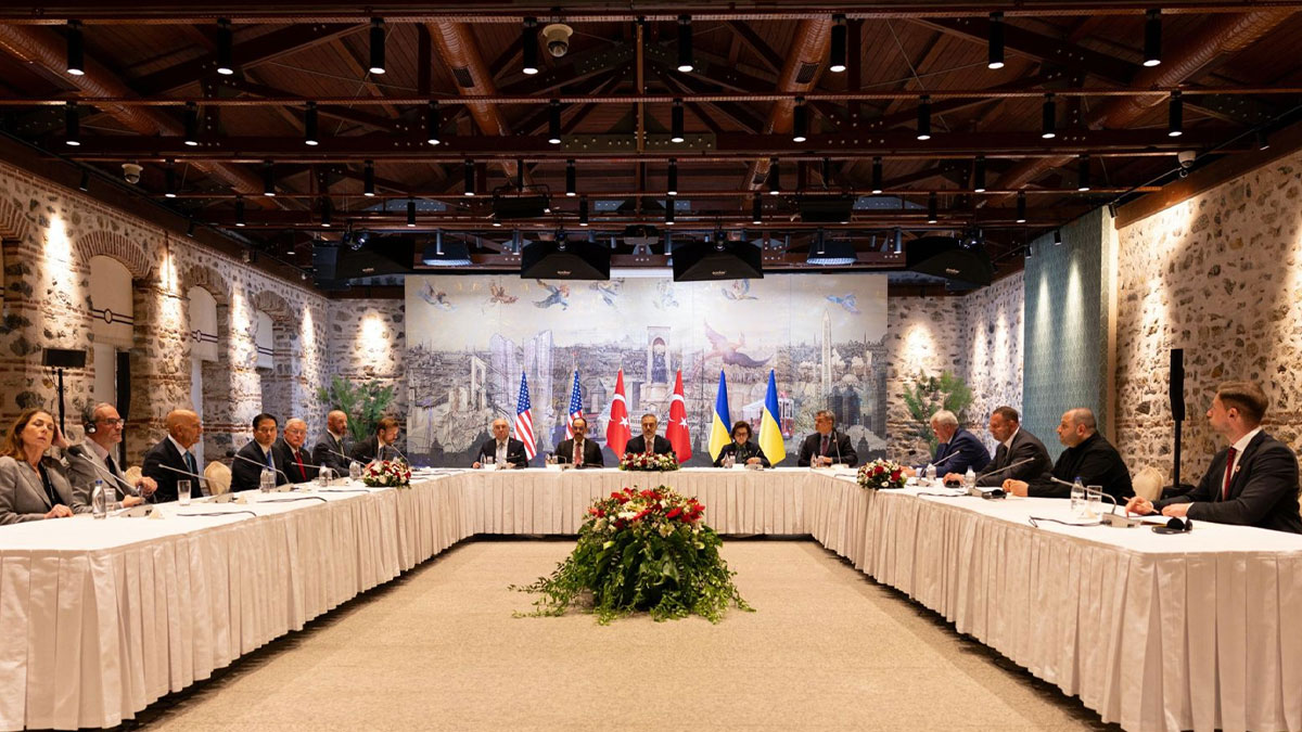 Barış masası İstanbul'da kuruldu: Türkiye, Ukrayna ve ABD üçlü görüşmesi sona erdi
