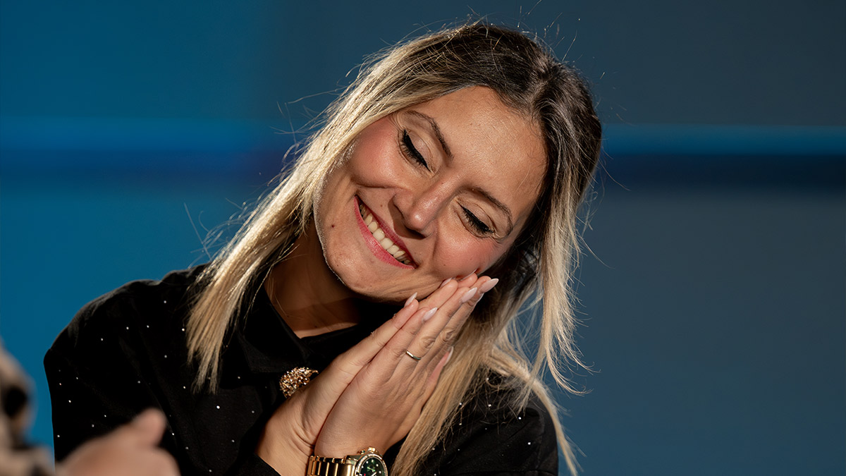 Dünyanın sunucusu sağır olan ilk kültür sanat programı TRT 2 ekranlarında