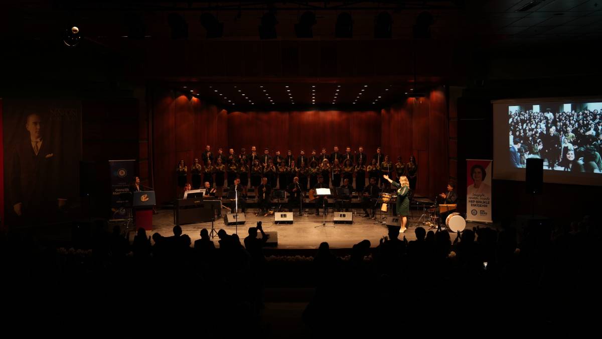 Büyükşehir gençlik korosundan türkülerle yolculuk konseri