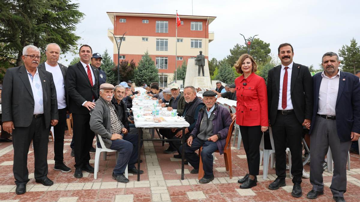 Başkan Ünlüce Beylikova’da vatandaşlarla buluştu