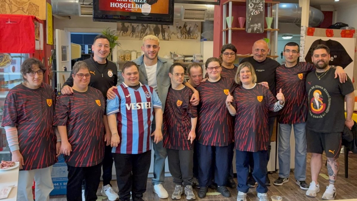 Galatasaraylı futbolcu Barış Alper Yılmaz’dan anlamlı ziyaret