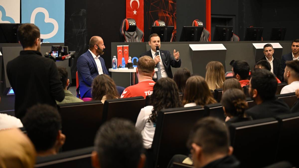 Ahmet Akın, Gençlik Haftası’nda gençlerle ve sporcularla buluştu