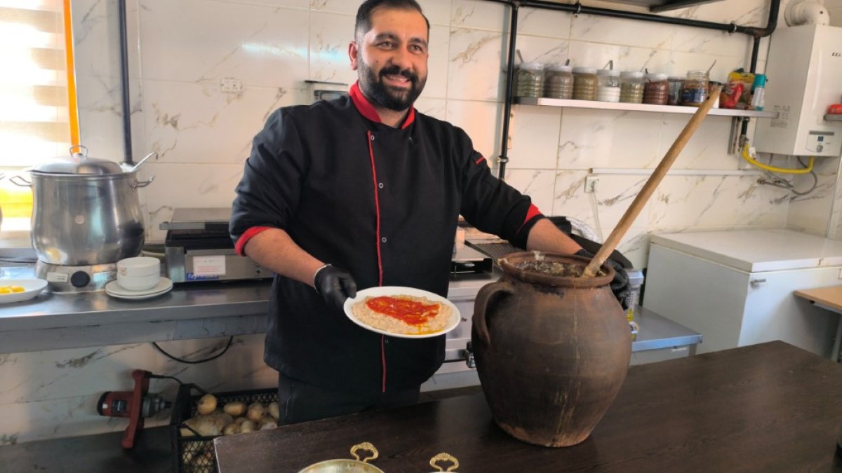 13 saat boyunca pişiyor! Sakız gibi kıvamıyla yiyen doyamıyor: Yemeden dönmeyin