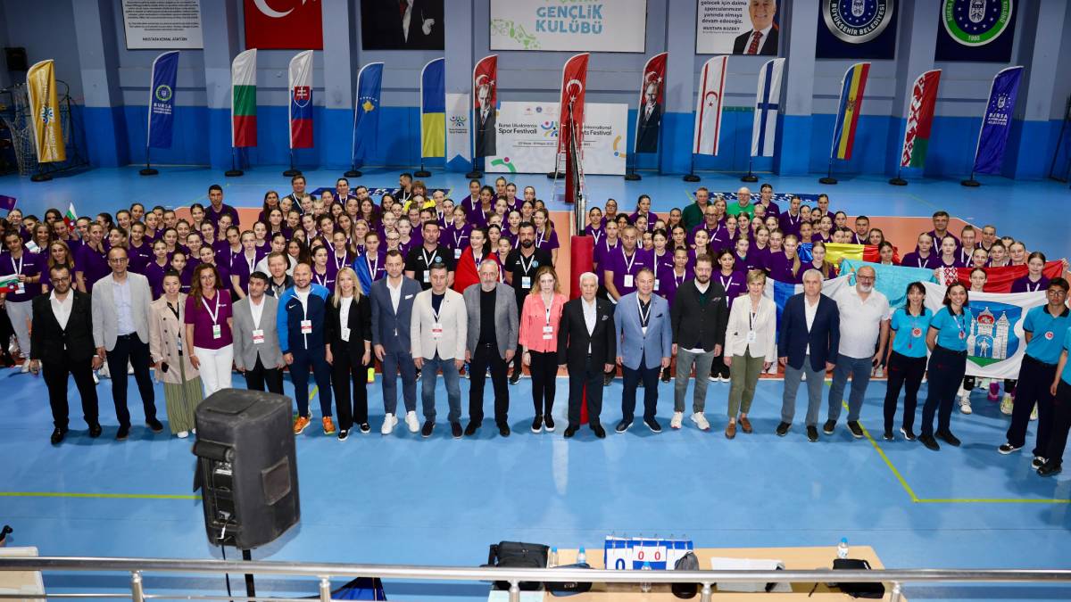 Kardeş Şehirler Voleybol Turnuvası başladı