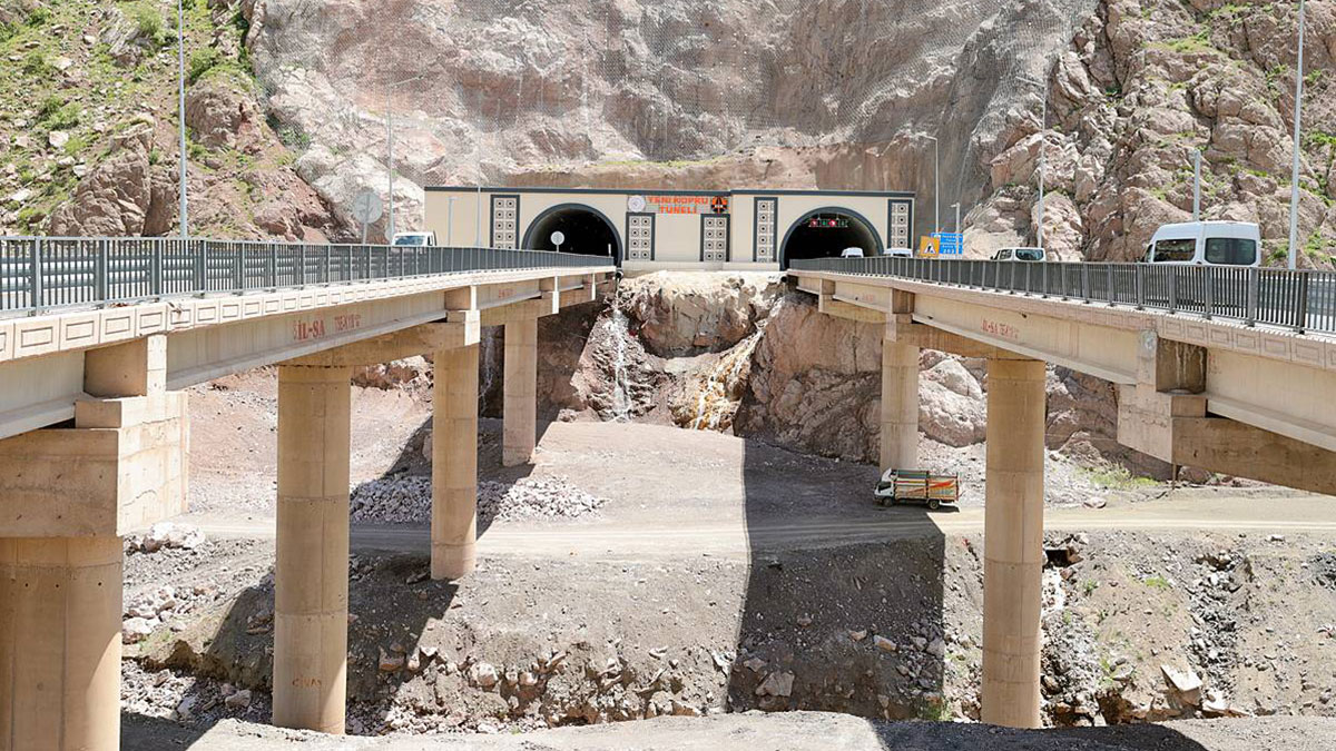 Yeni tünel sayesinde 1 saatlik yol 5 dakikaya indi! O kentte riskli bölgeler tünellerle aşıldı