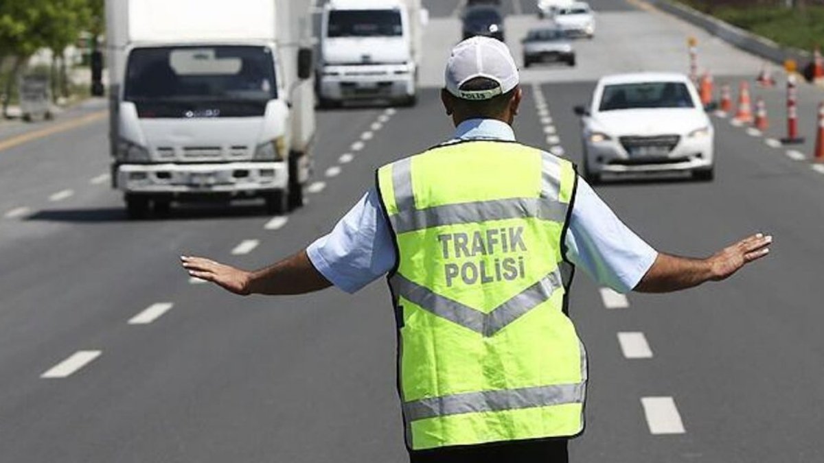 Düğün veya asker uğurlama konvoylarıyla trafiği engelleyenlere 180 bin lira ceza geliyor