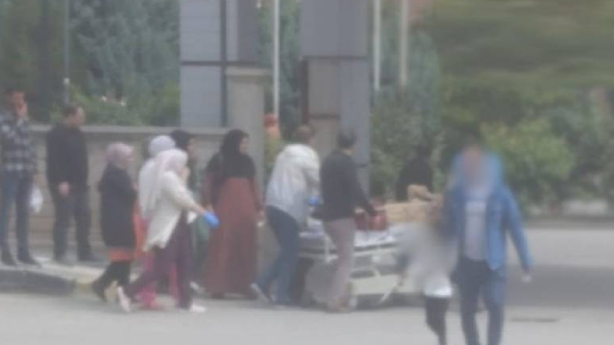 Diyarbakır’da bir kadın sokak ortasında doğum yaptı