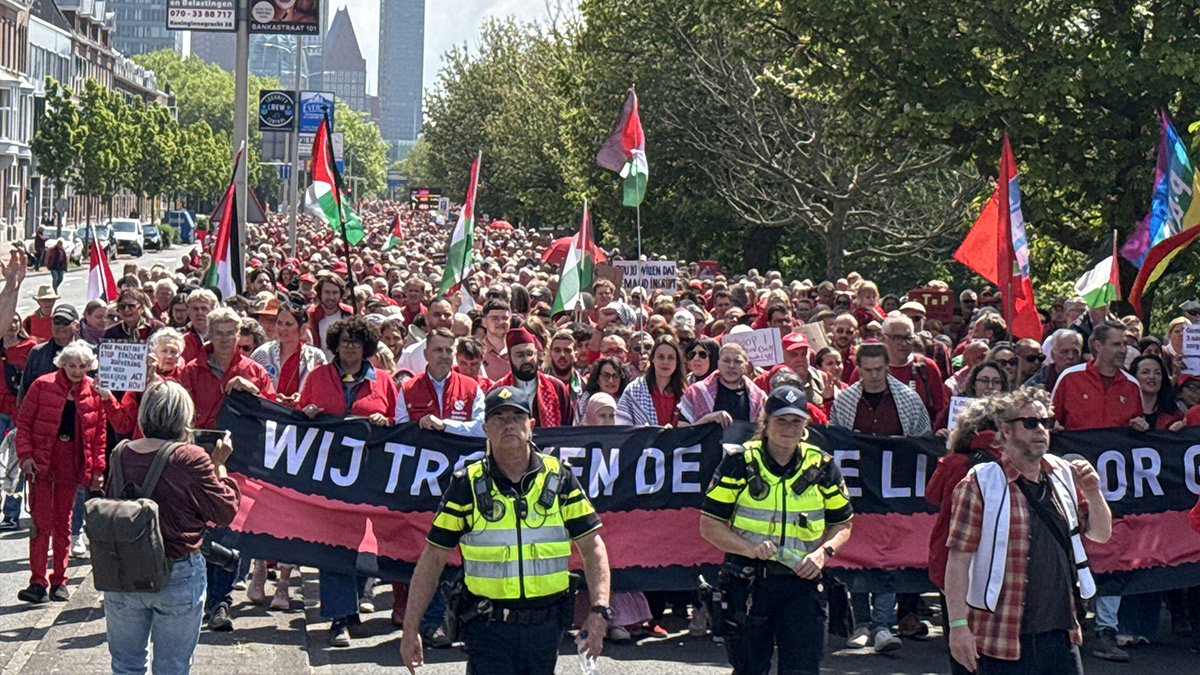 Hollanda'da 10 binler hükümetin İsrail yanlısı politikalarını protesto etti