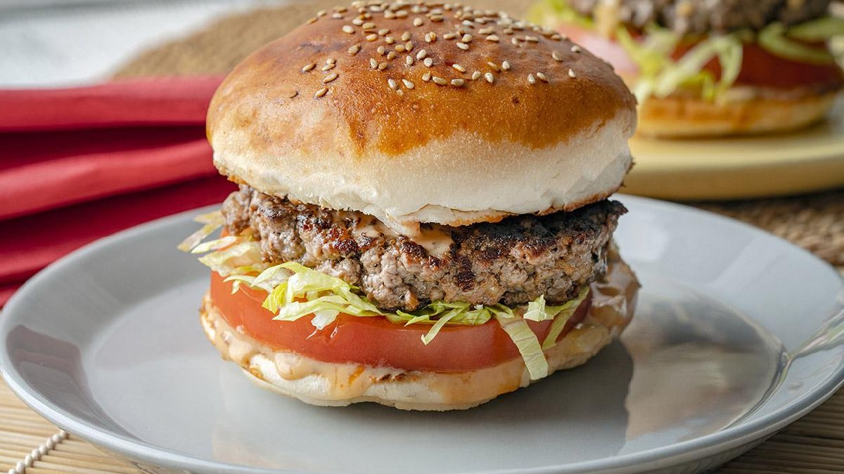 Dışarıdan alma dönemi bitti: En güzel burgerler sizin evinizde pişecek! Kokusunu alan mutfağa koşuyor