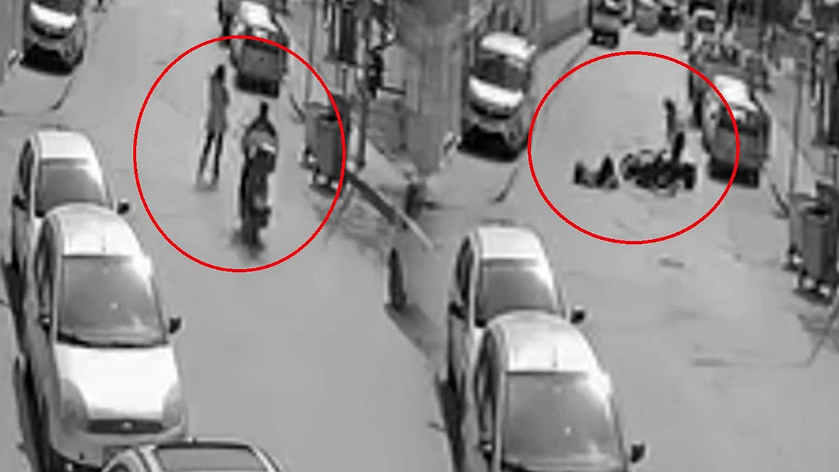 Motosiklet terörü kamerada: Ara sokakta son sürat kadına çarpıp kaçtı! Yaralanan kadın hastaneye kaldırıldı