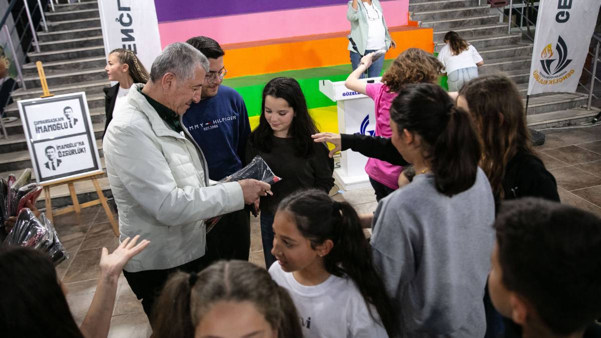 Güzelbahçe’de gençler yaza merhaba, dedi