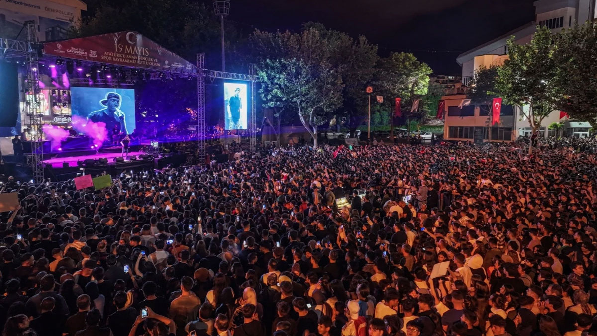 Denizli'de Ceza konserinde bıçaklı kavga