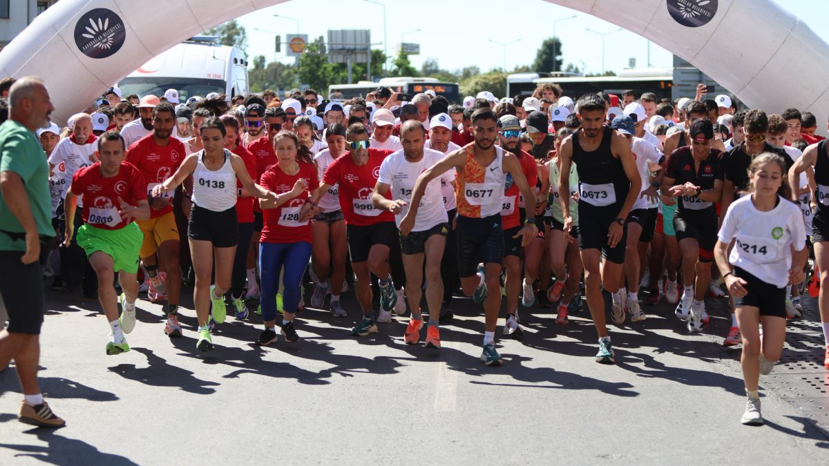 Karabağlar'da Cumhuriyet ve Bağımsızlık adına koştular