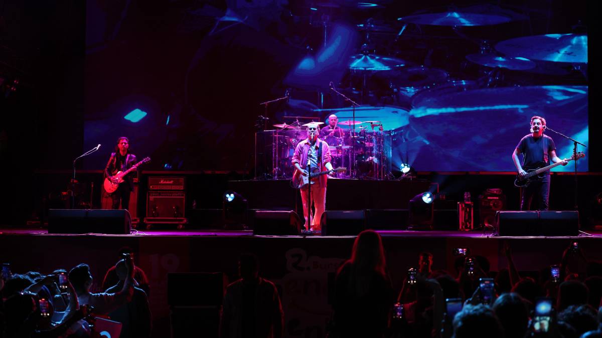 Bursa’da 19 Mayıs coşkusu ‘Mor ve Ötesi’ ile zirve yaptı