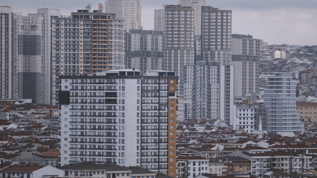 Yarı fiyatına ihaleyle ev fırsatı: İcralık konutlara yoğun ilgi