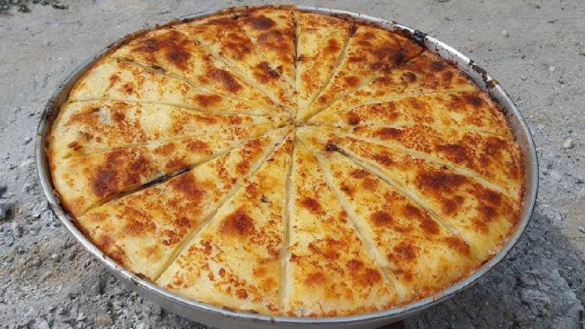 Dünyanın en zor böreği… Yapımı saatler alıyor, lezzeti kilometreler aştırıyor! Flijayı denemeyen çok şey kaybediyor