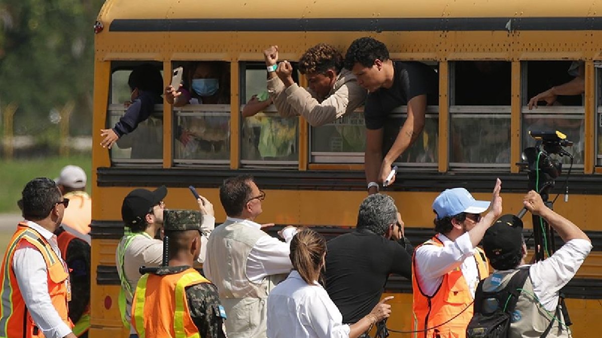 ABD'de gönüllü geri dönüş programı ilk aşamasında: 68 düzensiz göçmen yola çıktı
