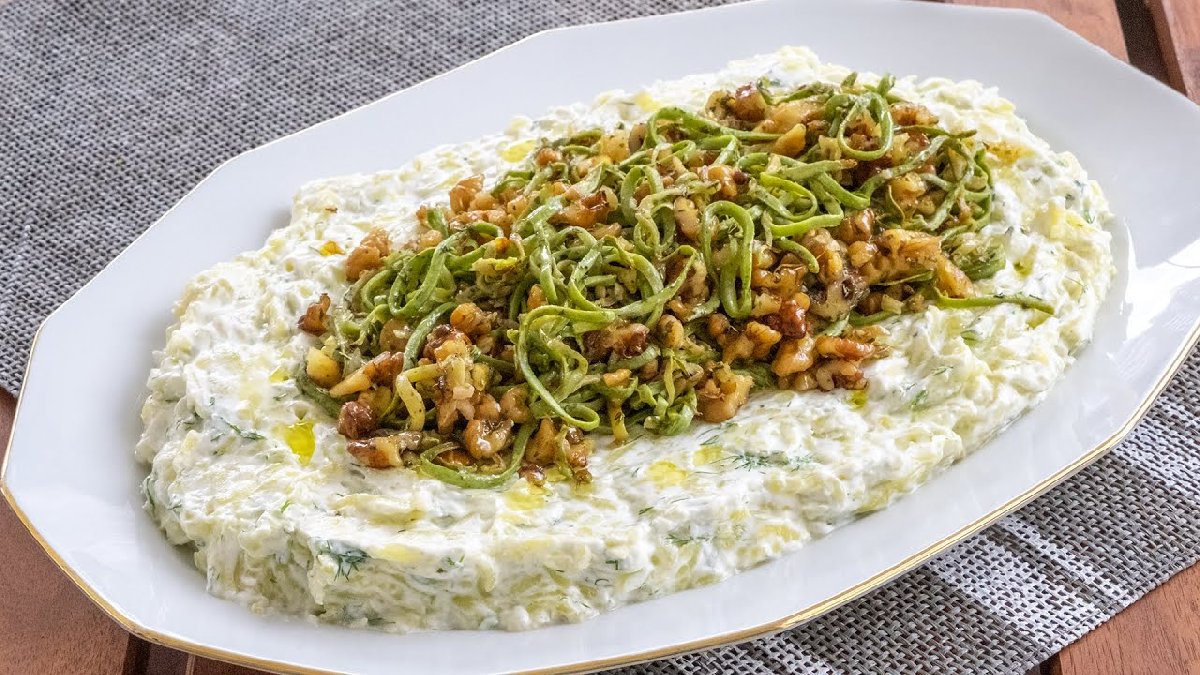 Ne diyet bozar ne midede ağırlık yapar: Yoğurtlu yeşil kabak mezesiyle ferahlığın tadını çıkarın!