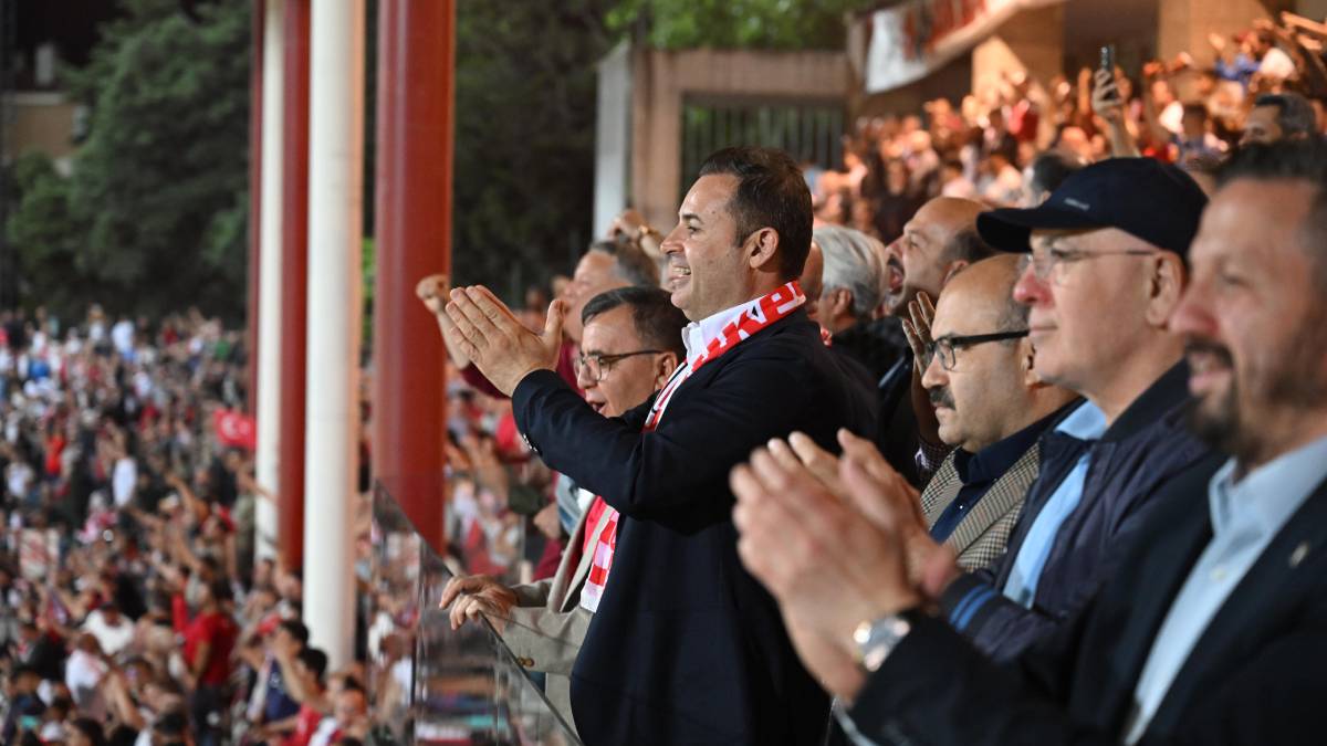 Ahmet Akın, BALKES maçında takımla tek yürek oldu