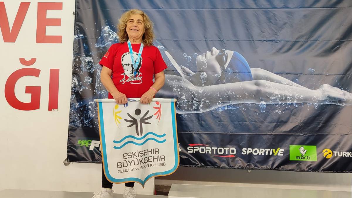 Büyükşehirin master yüzücüsü Kezban Yeşer’den rekor ve madalya gururu