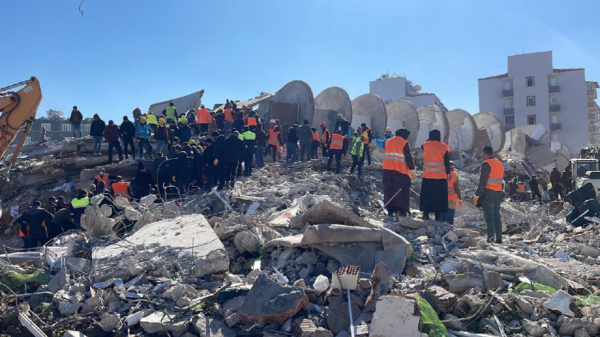 Depremde 219 kişiye mezar olan apartmanın müteahhitinden savunma: 'Niçin tutuklu olduğumu bilmiyorum'