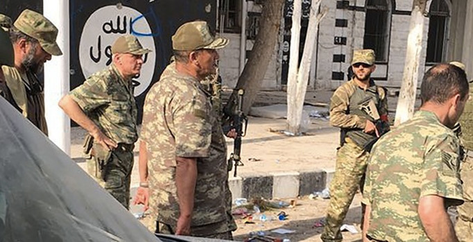 2. Ordu Komutanı Korgeneral İsmail Metin Temel Cerablus'ta