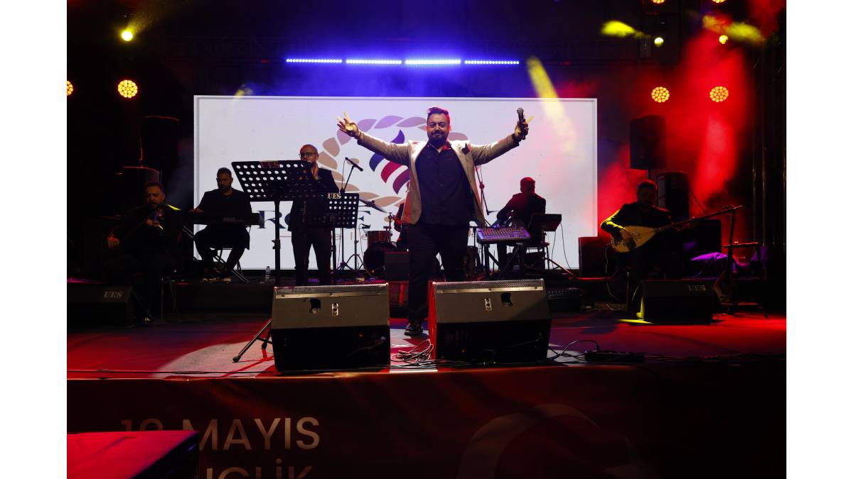 Binlerce kişi Atapark’ta bir araya gelerek bayram coşkusuna ortak oldu