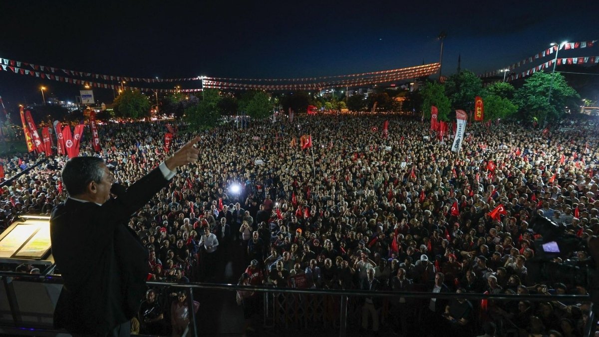 Özel’den "İmamoğlu’nun ikinci telefonu bulundu" iddiasına cevap: Beş yıldır hiç arama yapmayan bir telefon!