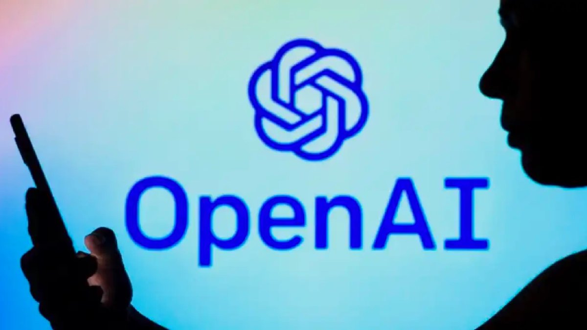 OpenAI, Apple'ın eski tasarımcısının girişimini satın alacak