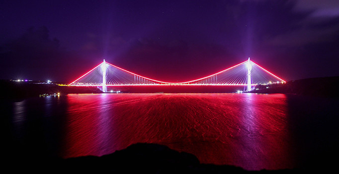 Yavuz Sultan Selim Köprüsü ışıklarını ilk kez yaktı