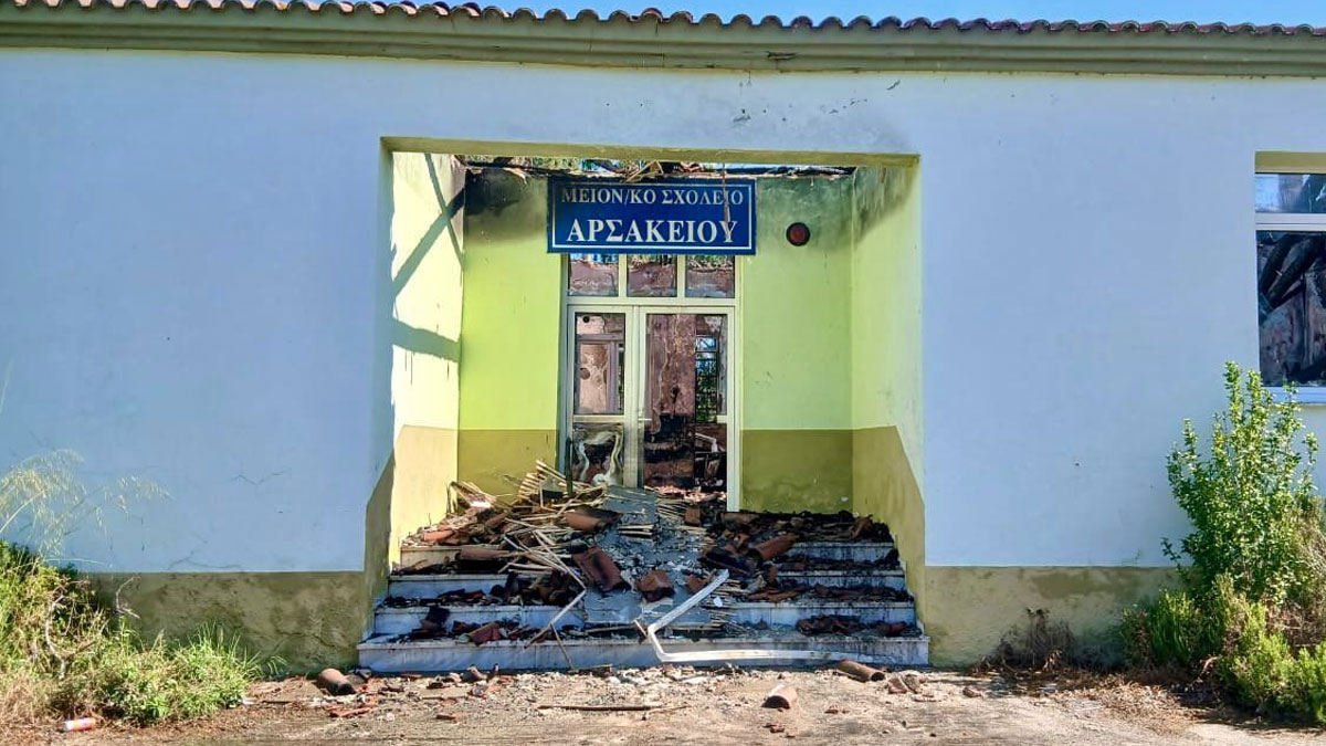 Batı Trakya’da zamanlaması dikkat çeken yangın: Türk azınlık okulu küle döndü