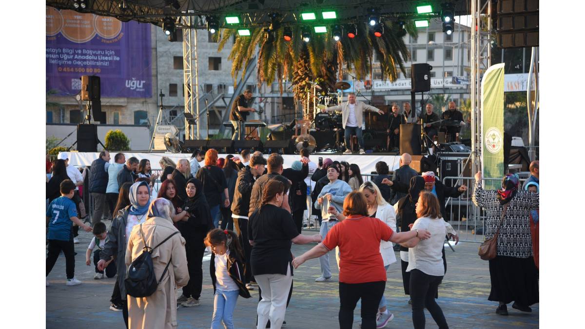 Yerel sanatçı konserleri coşkulu geçti