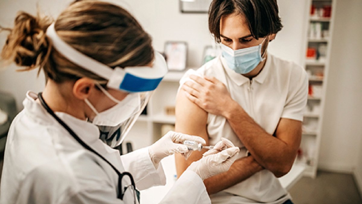 Genç erkeklerde BioNTech aşısı sonrası kalp iltihabı riski arttı