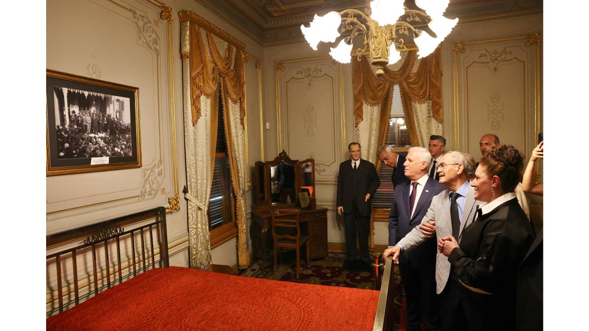 Atatürk’ün balmumu heykeli, Hünkâr Köşkü’nde sergileniyor