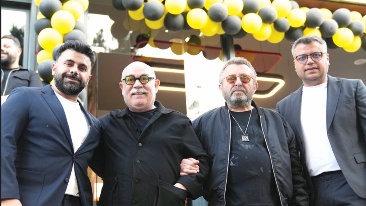 Erkan Can dostlarıyla artık kendi mekanında buluşacak