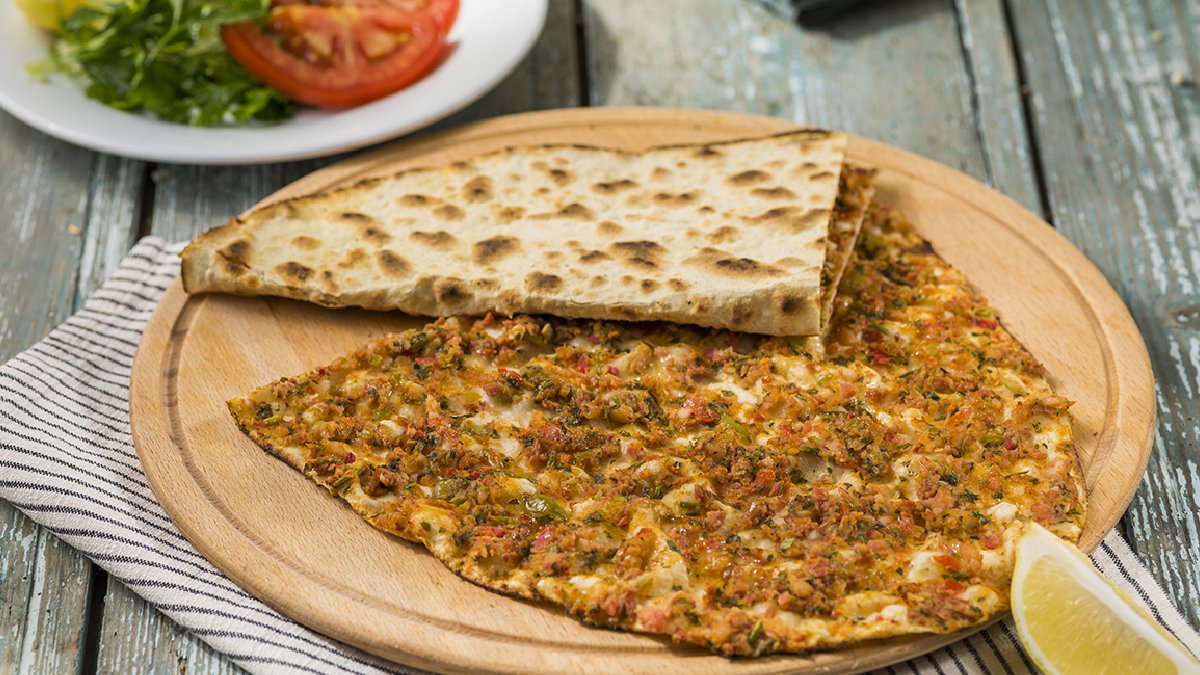 Yaz gelmeden fiyat krizi: Bodrum'da iki bin 500 liralık lahmacuna tepki