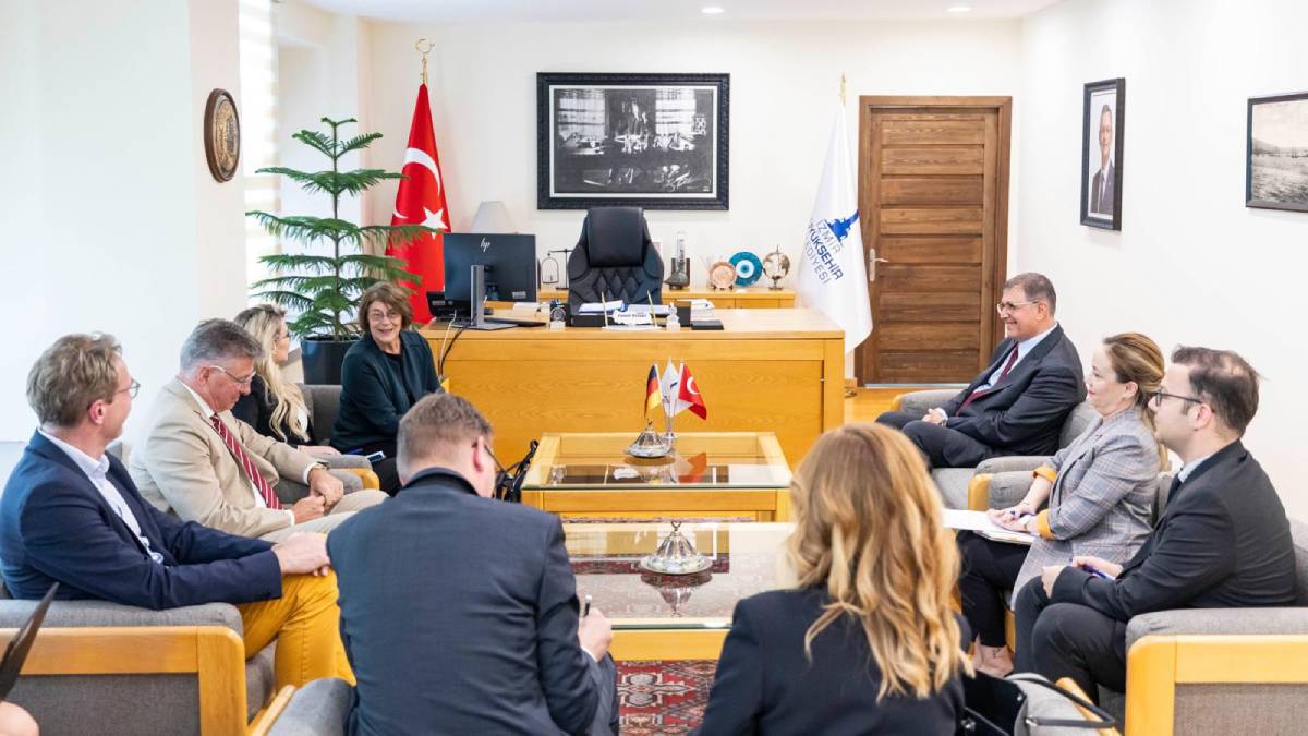 Başkan Tugay’ın diplomasi trafiği