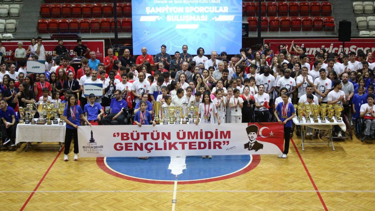 Celal Atik Spor Salonu’nda gençlik buluşması