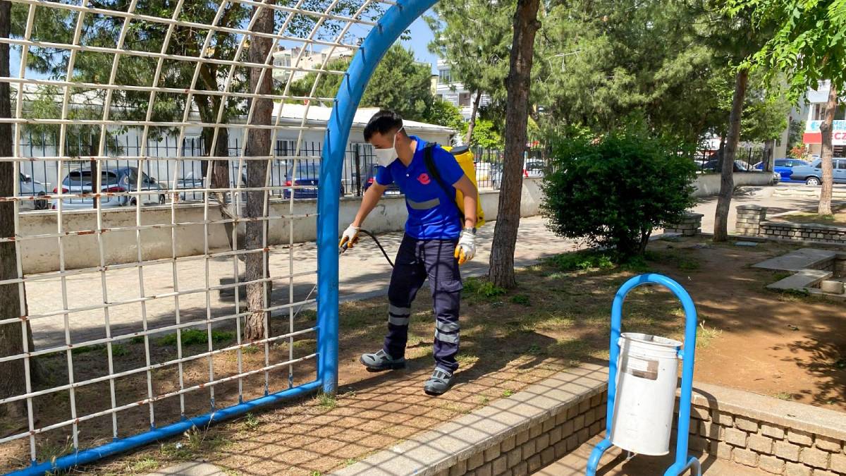 Efeler’in yeşil alanlarında kenelere geçit yok