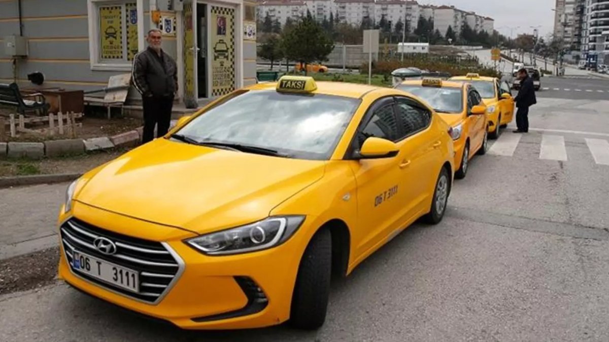 Ankara'da taksi ücretlerine zam: Açılış 45 TL, indi bindi 130 TL oldu