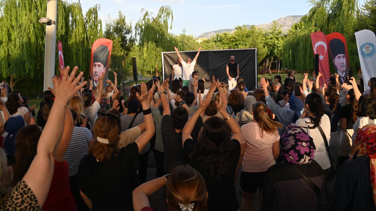 Manisa’da Gençlik Haftası coşkusu dans ve sporla yaşandı